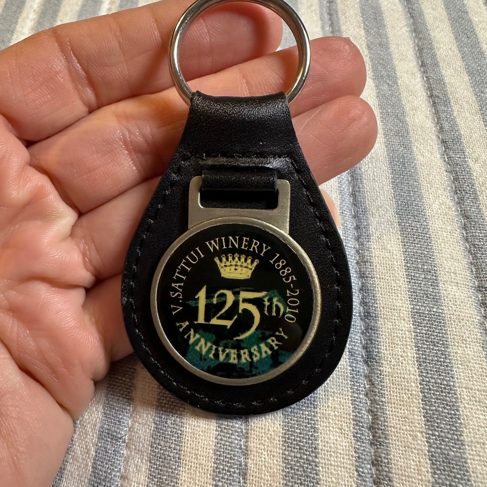 V. Sattui Winery 125th Anniversary Keychain Black Leather Napa Valley 1885-2010